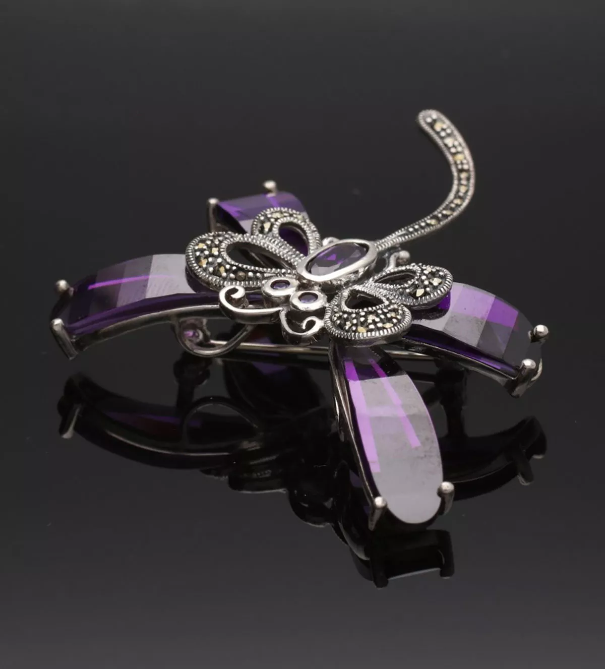 Broche de plata para solapa 297_812271A broche de plata para solapa libelula alas moradas foto sin retocar