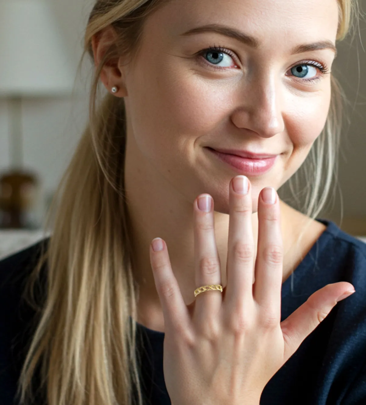 Anillo de plata eslabones barbados anillo de plata eslabones barbados foto principal version chapada foto con modelo