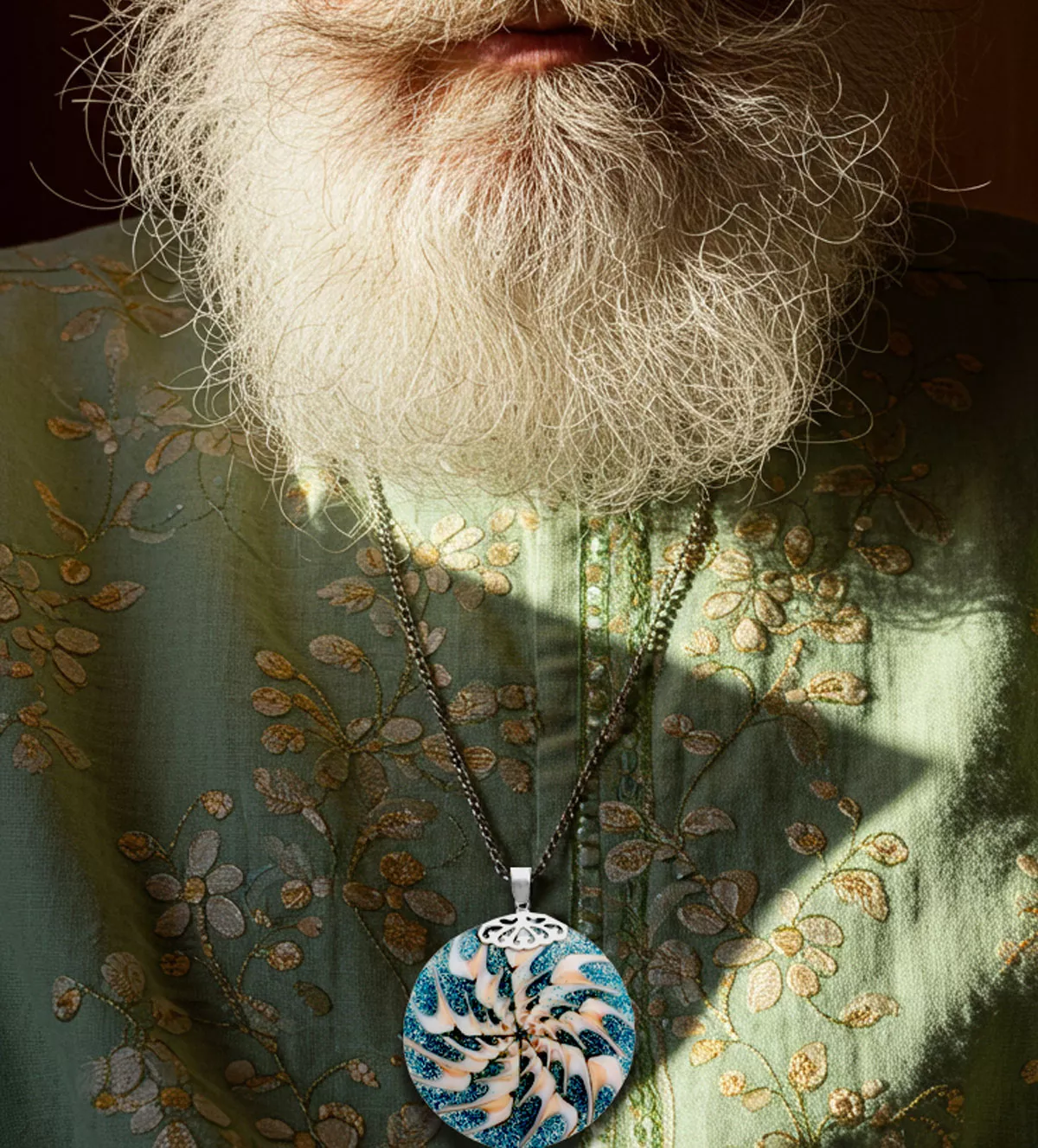 Colgante de plata y resina 297_826627 colgante de plata y resina foto hombre