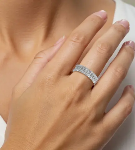 anillo-de-plata-con-circones-alianza-completa-280_2011743 foto modelo