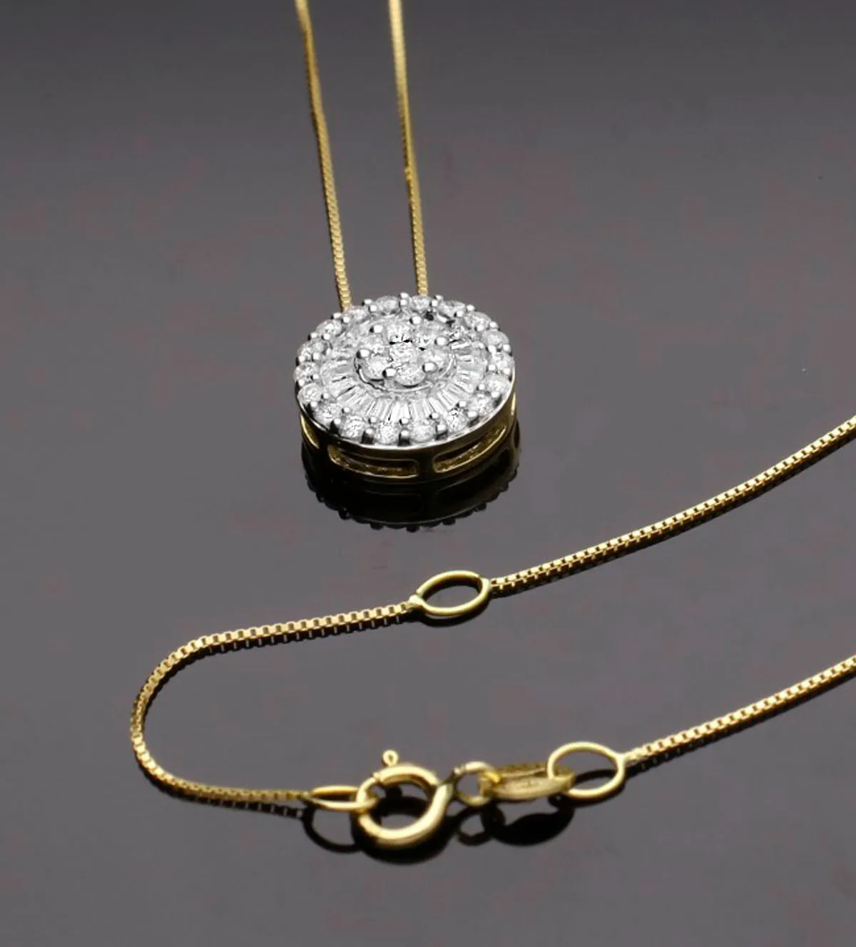 Gargantilla de oro y diamantes 243_302-00850 gargantilla de oro con diamantes roseta trapecios y brillantes foto sin retoque