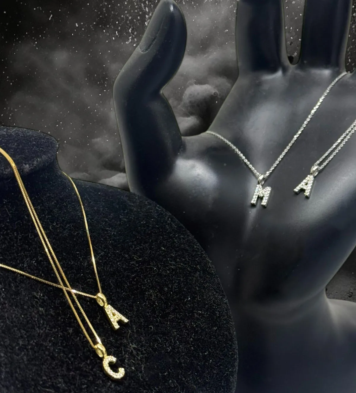 Gargantilla de oro 18k inicial con diamantes gargantilla oro y diamantes con inicial foto RRSS