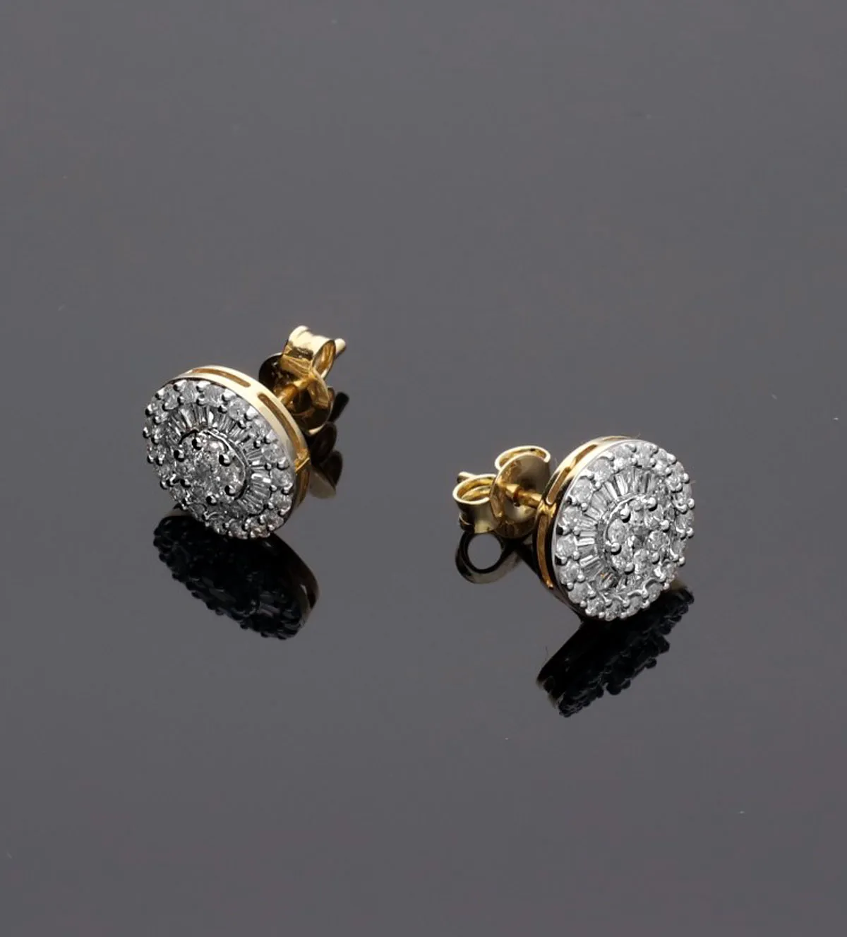 Pendientes de oro y diamantes 243_302-00849 pendientes-de-oro-y-brillantes-243_302-00849_M modelo sin retoque