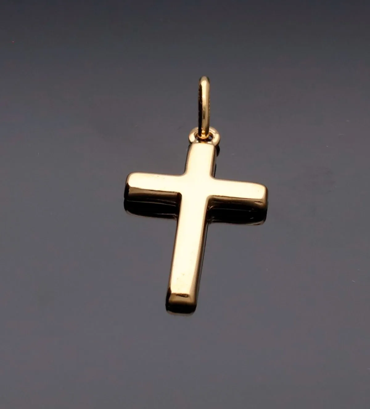 Cruz de oro amarillo 18K 036_BB_25X24 cruz-de-oro-036_BB_25X24. fondo negro