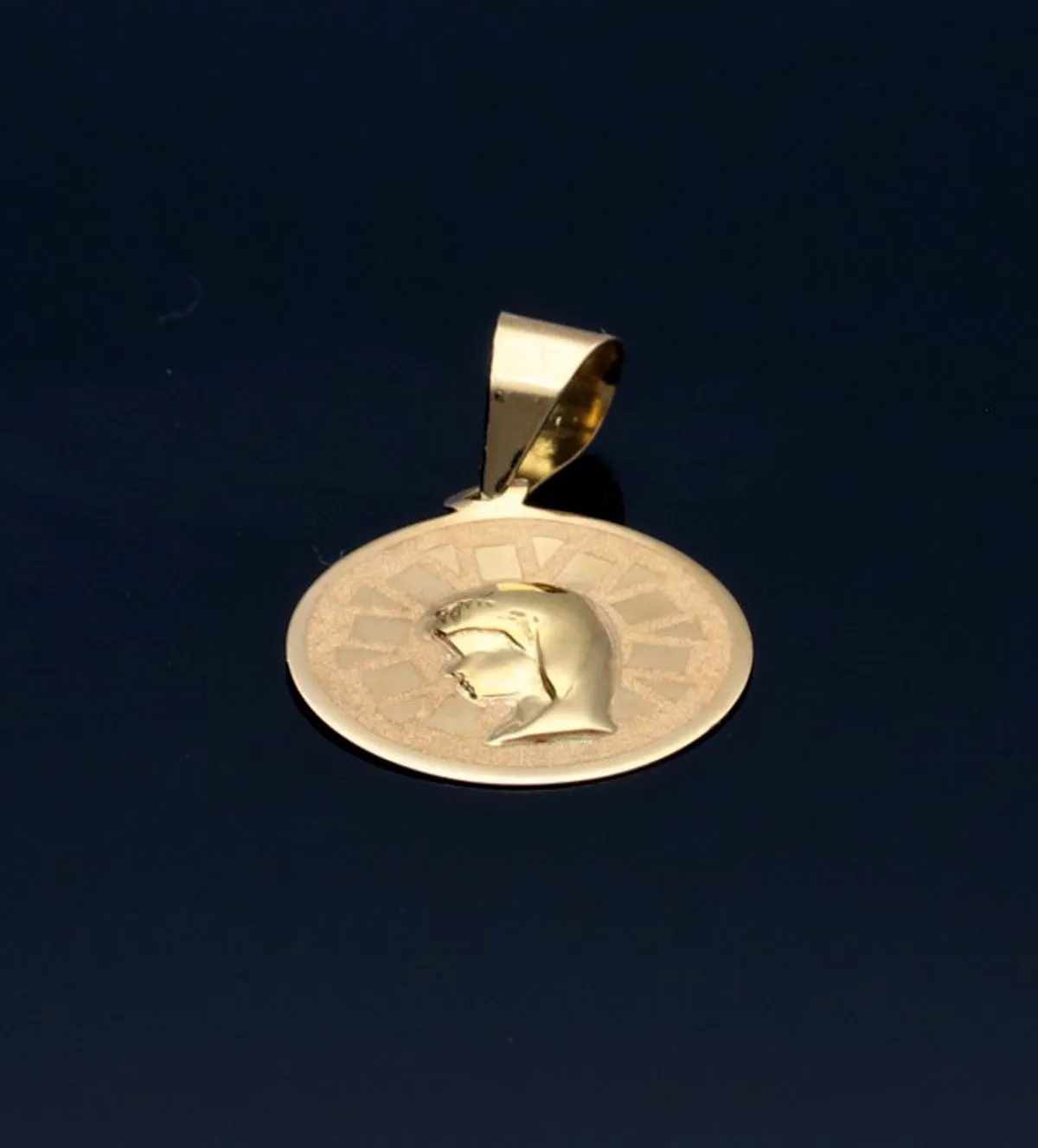 Medalla de oro Virgen Niña 036_BB_25M16 medalla-de-oro-virgen-nina-036_BB_25M16 fondo negro sin retoques