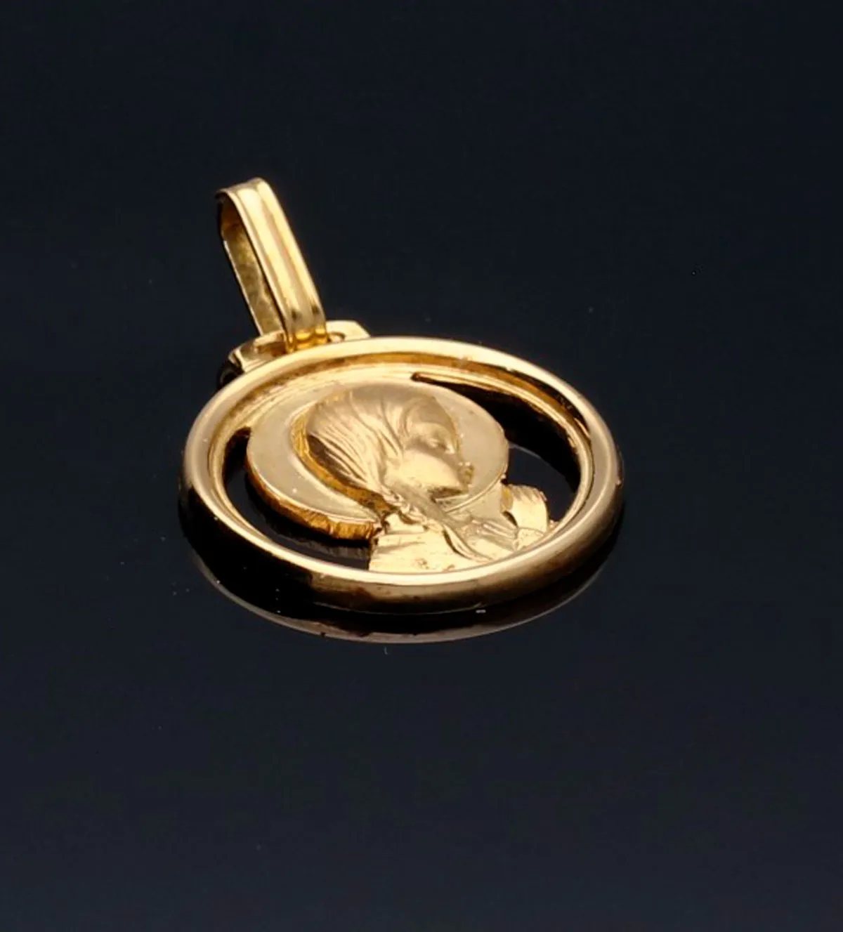 Medalla de oro Virgen Niña 036_BB_25M19 medalla-de-oro-virgen-nina-036_BB_25M19 fondo negro sin retoque