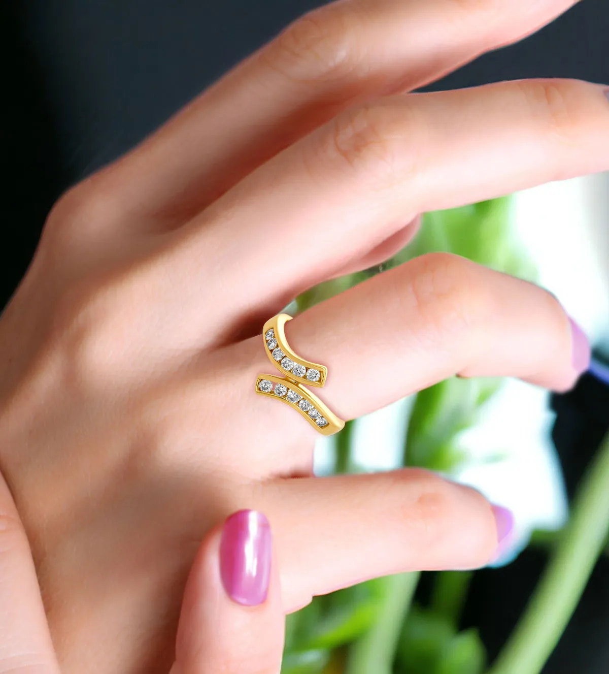 Anillo de oro tu y yo con 12 diamantes talla brillante 0,52 ct. anillo-de-oro-con-diamantes-galeria-tuyyo-036_BB_25SB11 foto modelo 2