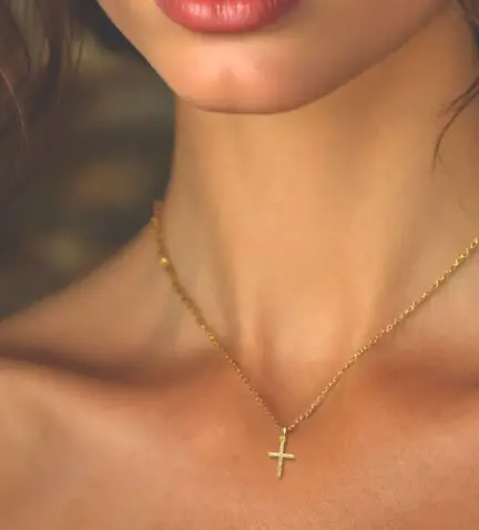 243_636-00677 cruz de oro con brillantes modelo