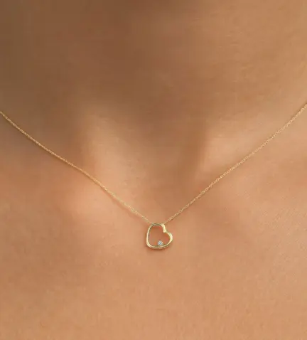 gargantilla-de-oro-con-brillante-057_1-44-080449-2062 modelo mujer