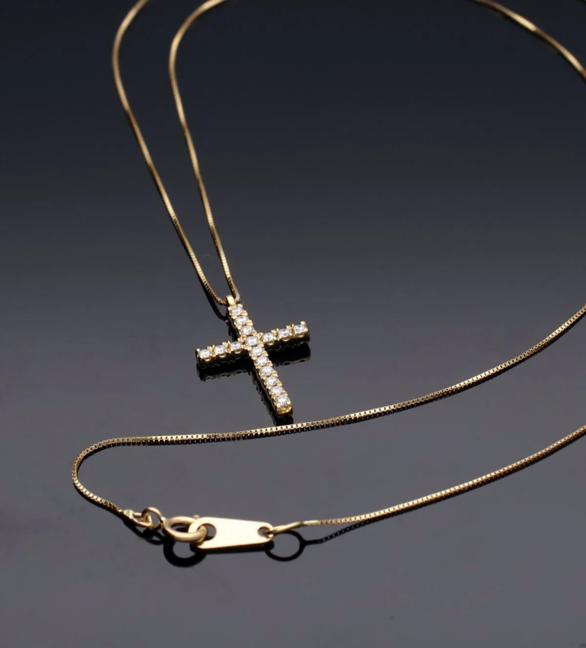 Gargantilla de oro con cruz diamantes y rubíes 317_CROCEFILO-DF-R gargantilla-de-oro-con-diamantes-y-rubies-317_CROCEFILO-DF-R fondo negro