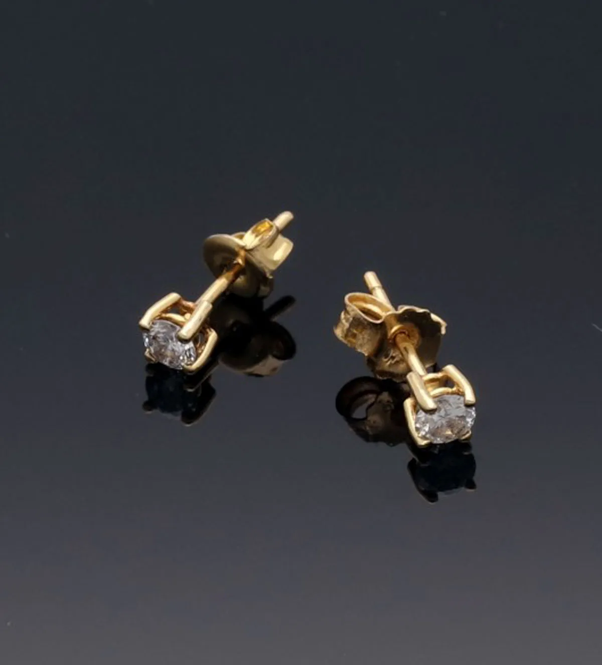 Pendientes de oro con brillantes 036_BB_25TB4 pendientes-de-oro-con-brillantes-036_BB_25TB4 toma sin retoque fotografico