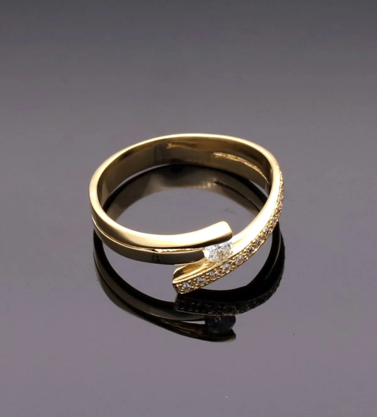 Anillo de oro 18K. con diamantes anillo-de-oro-amarillo-18-ct.-con-brillantes-150_A-119 modelo sin retoque