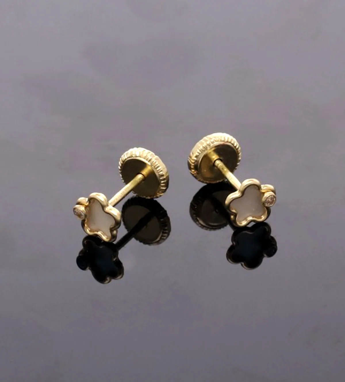 Pendientes de bebe oro y nácar 18k flores 323_23038 pendientes de oro 18k con nacar y circon foto sin retoque