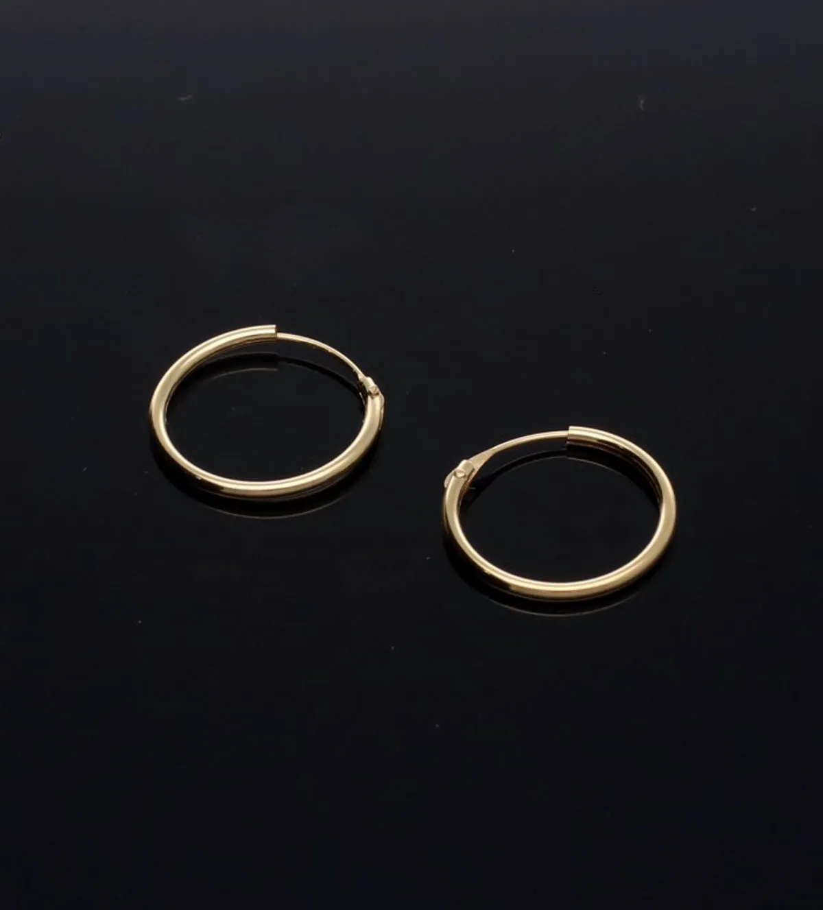 Pendientes de oro abridores 323_21750 pendientes de oro abridores para bebe, niña mujer y hombre toma real sin retoque