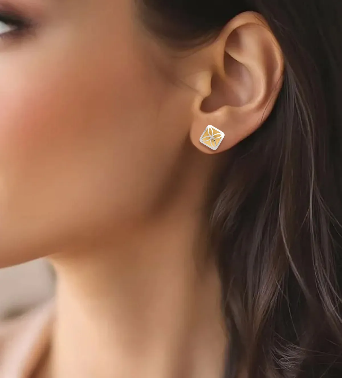 Pendientes de oro bicolor 18k 243_613-00007 pendientes-de-oro-bicolor-18k-243_613-00007 modelo mujer