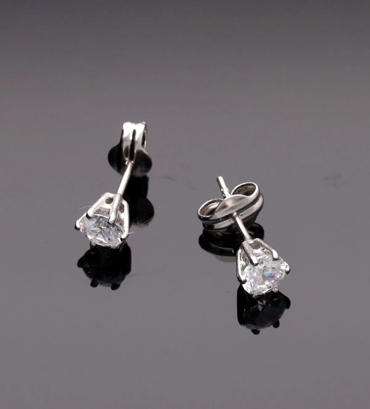 Pendientes de oro blanco con circón 323_22891B-P pendientes-de-oro-blanco-con-circones-323_22891B-P toma sin retoque