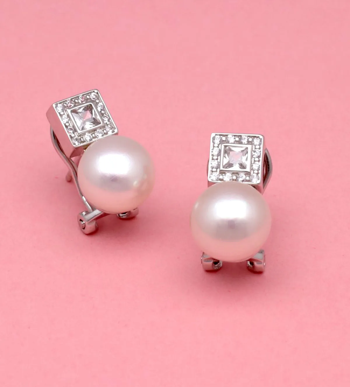 Pendientes de plata con perla cultivada 136_A31460 pendientes-de-plata-con-perla-cultivada-y-circones-136_A31460_05 toma fisica sin retoque