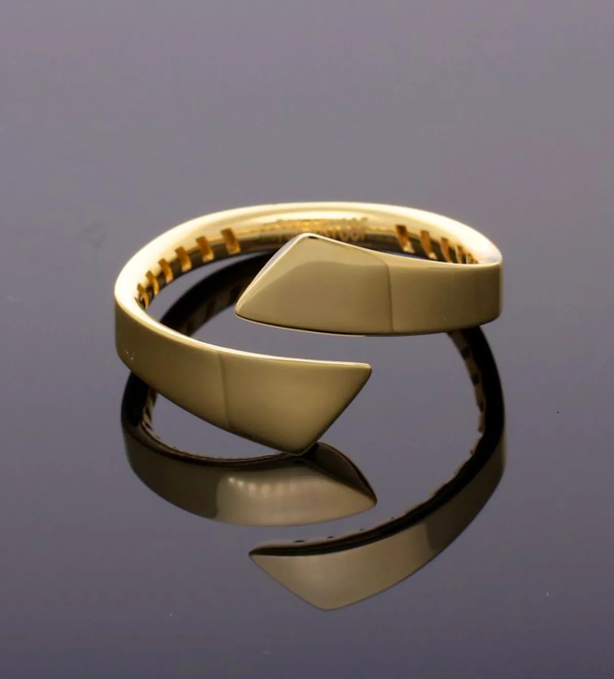 Anillo de oro 18K 243_664-00313-AD anillo-de-oro-18k-tu-y-yo-243_664-00313 fondo negro sin retoque