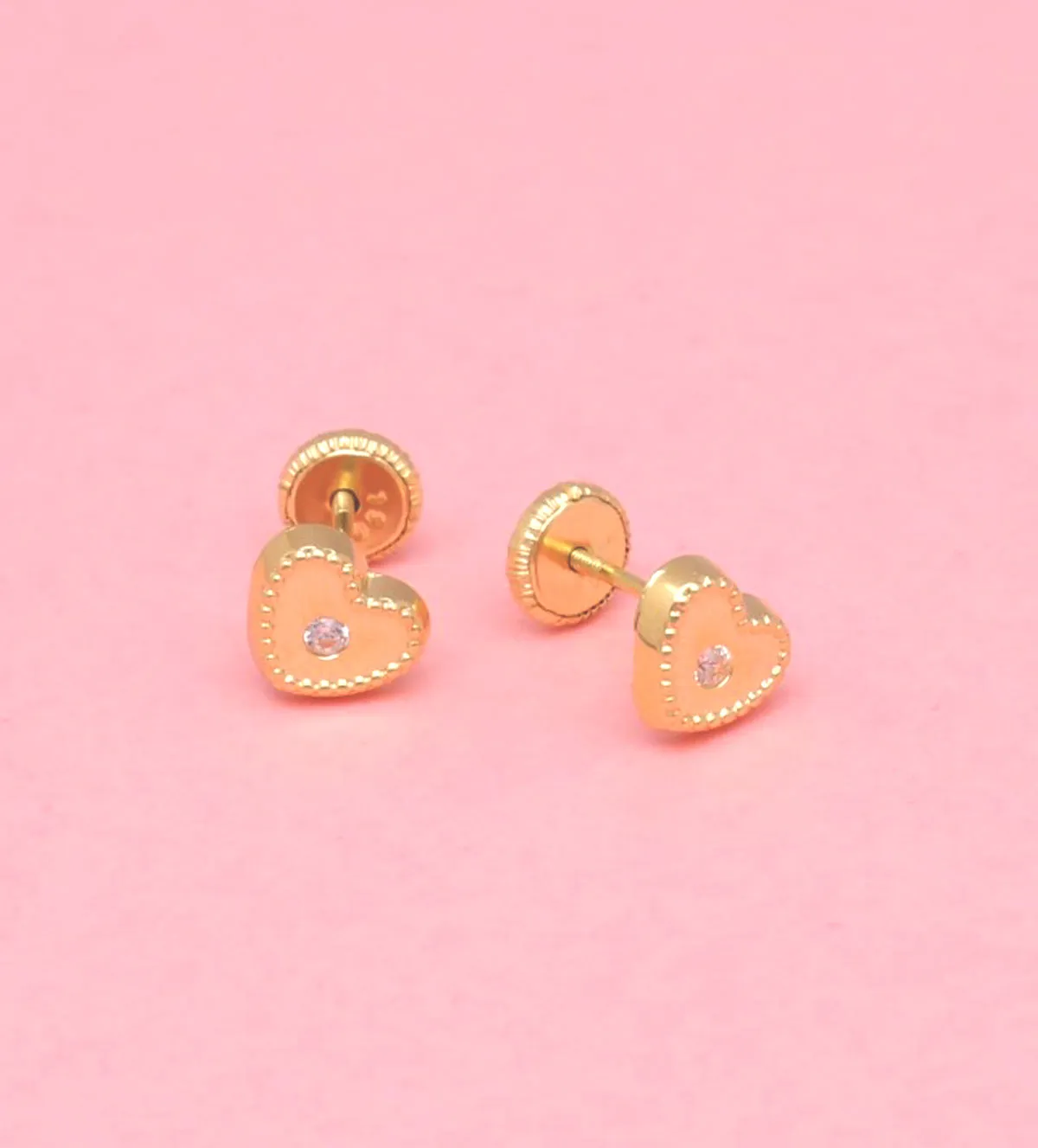 Pendientes de bebé oro 18K corazones 243_613-00278 pendientes de bebe corazones 243_613-00278 fondo rosa toma sin retoque