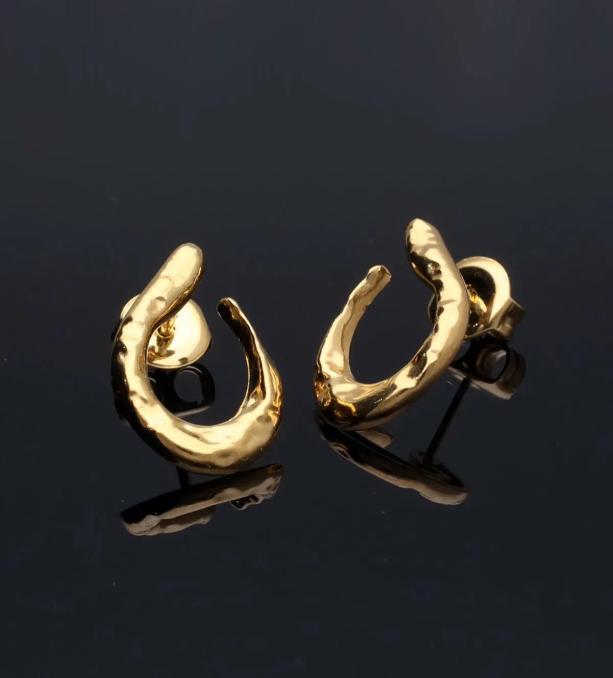 Pendientes de plata tribales 266_0111084 266_0111084-2-1-20MM_05 fondo negro sin retoque fotografico