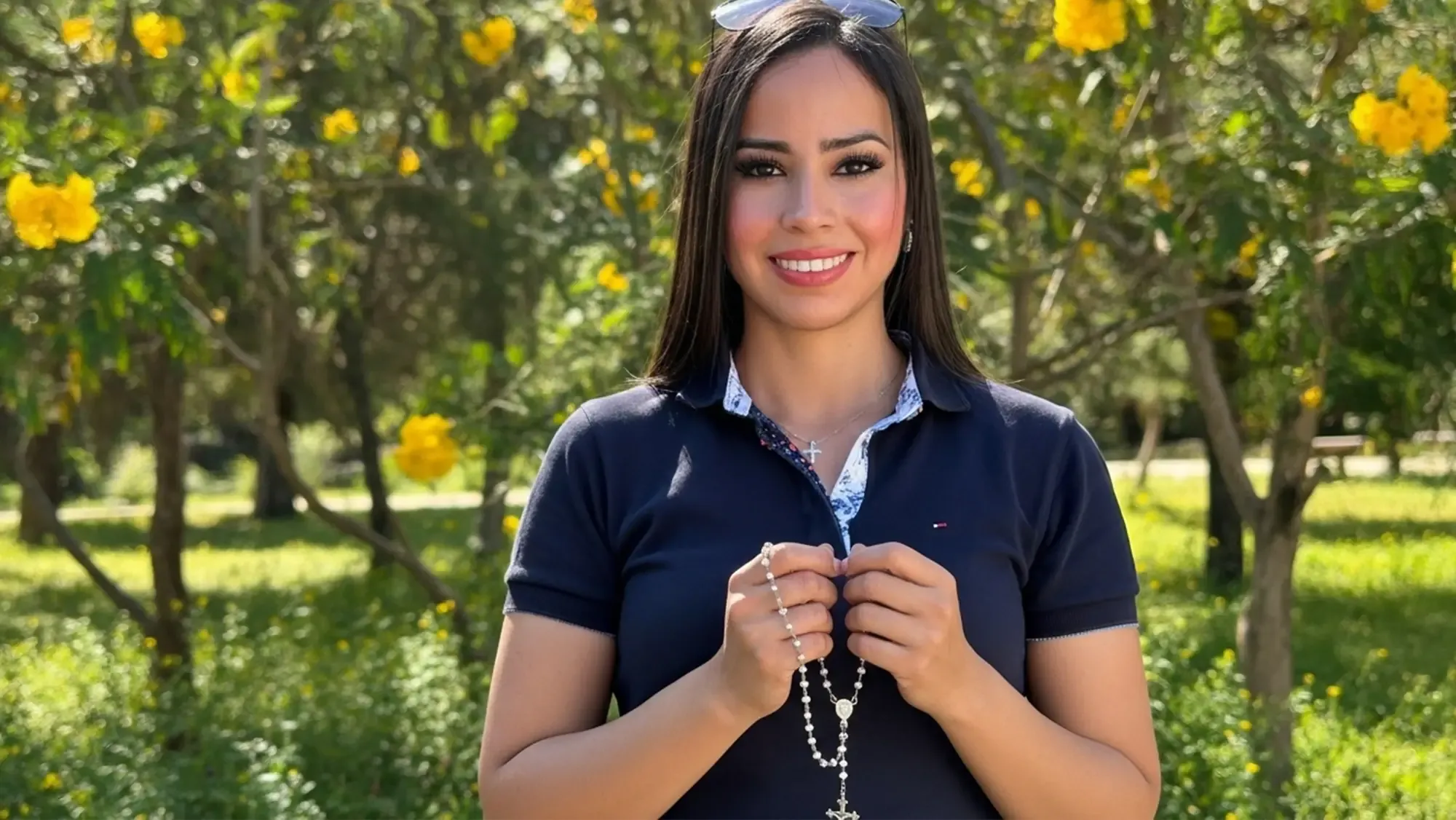 Rosario 5 razones poderosas para regalar fe y elegancia este aniversario