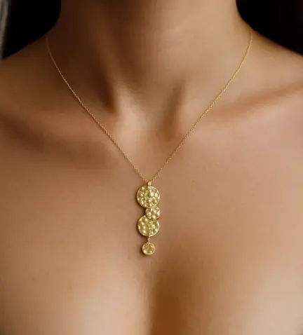 gargantilla-de-plata-chapada-266_0210991-2-8_11 modelo mujer