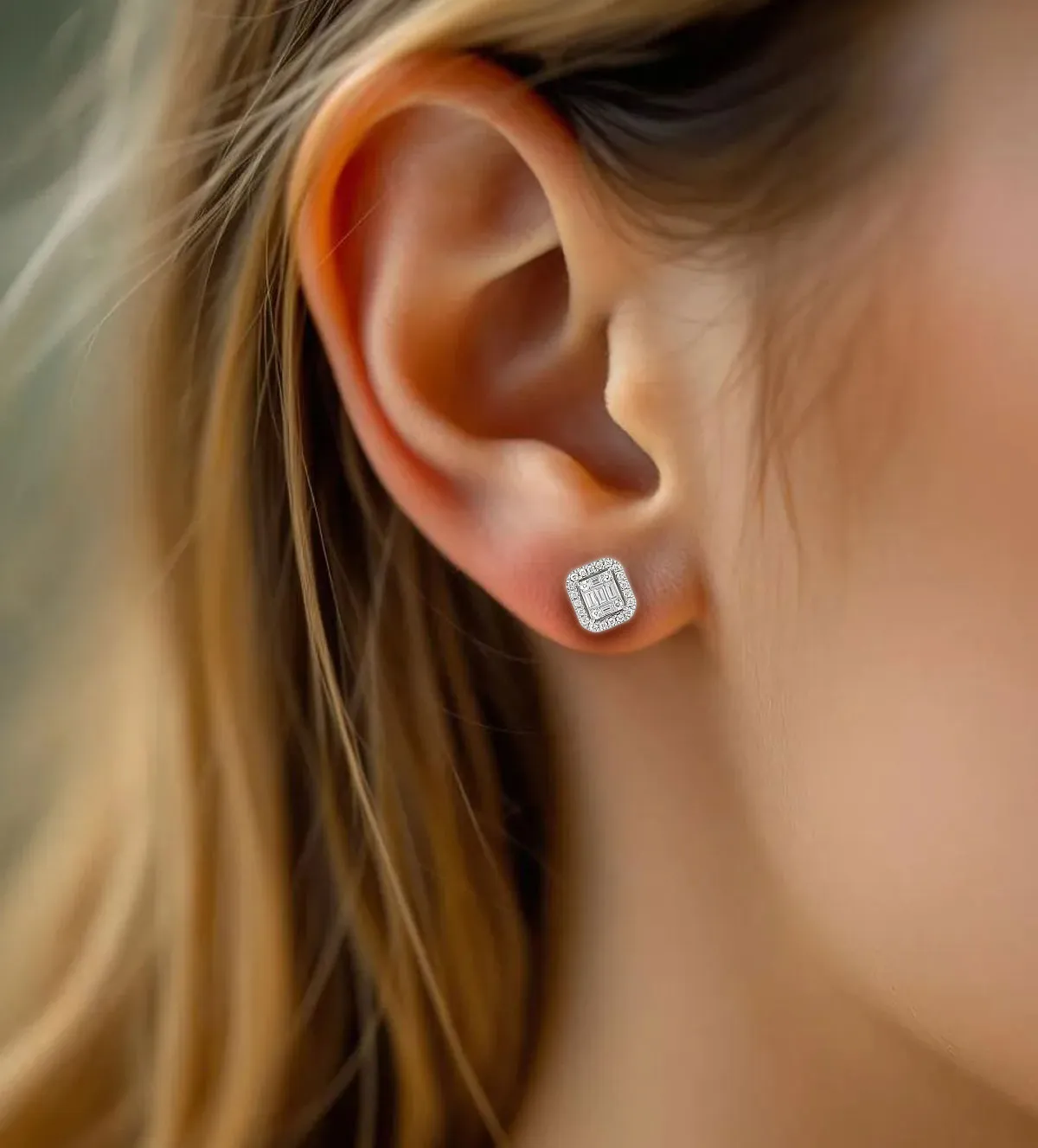 Pendientes de oro y diamantes naturales 243_679-00282 pendientes-de-oro-con-diamantes-243_679-00282_modelo mujer