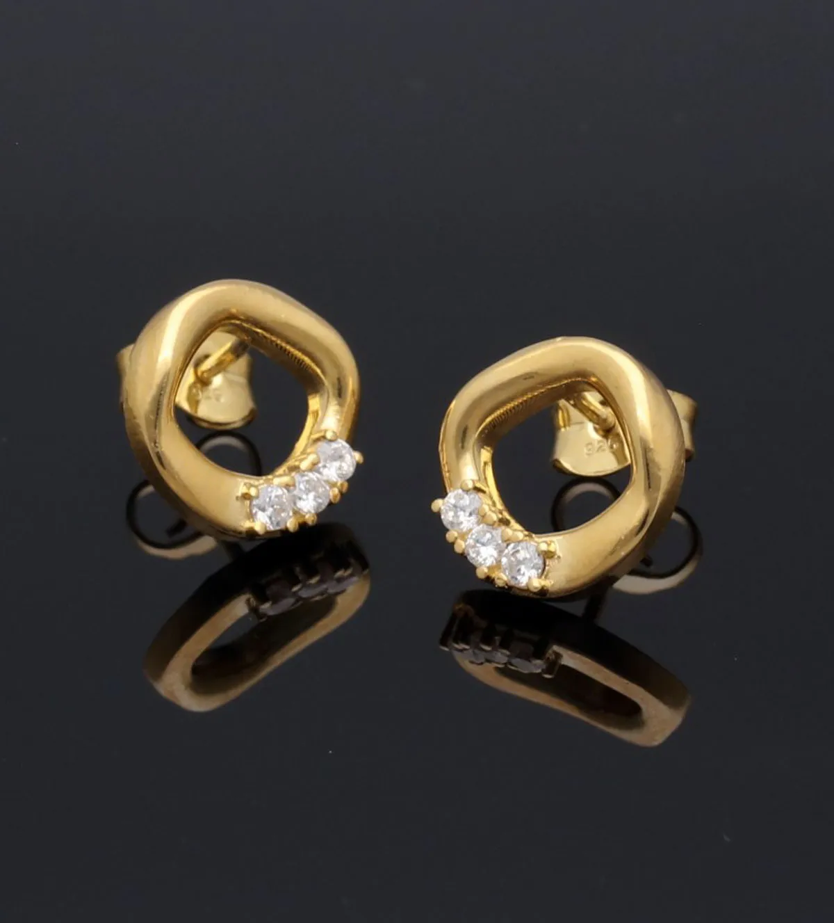 Pendientes de plata con circones 266_0111117 pendientes-de-plata-chapada-266_0111117-2-1-13MM_05 fondo negro sin retoque