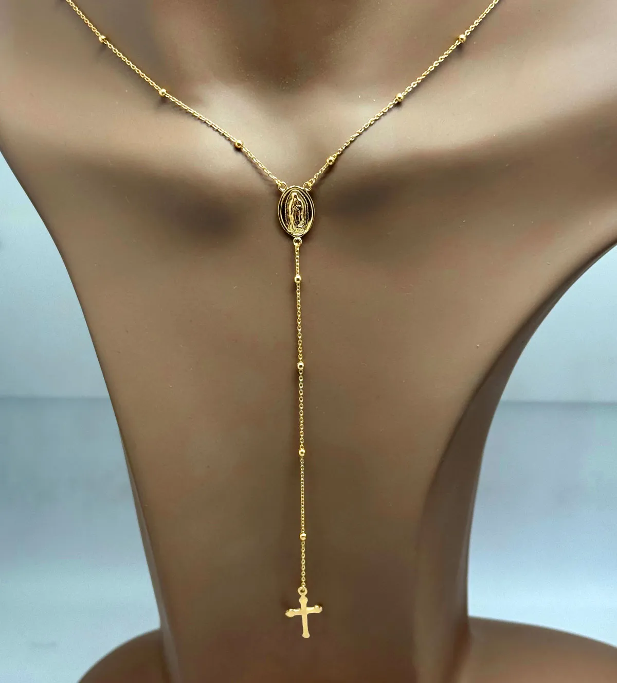 Rosario de plata chapada Virgen Milagrosa 266_0210475-2-1 rosario-de-plata-chapada-266_0210475-2-1_10 toma en peto de joyeria sin retoque