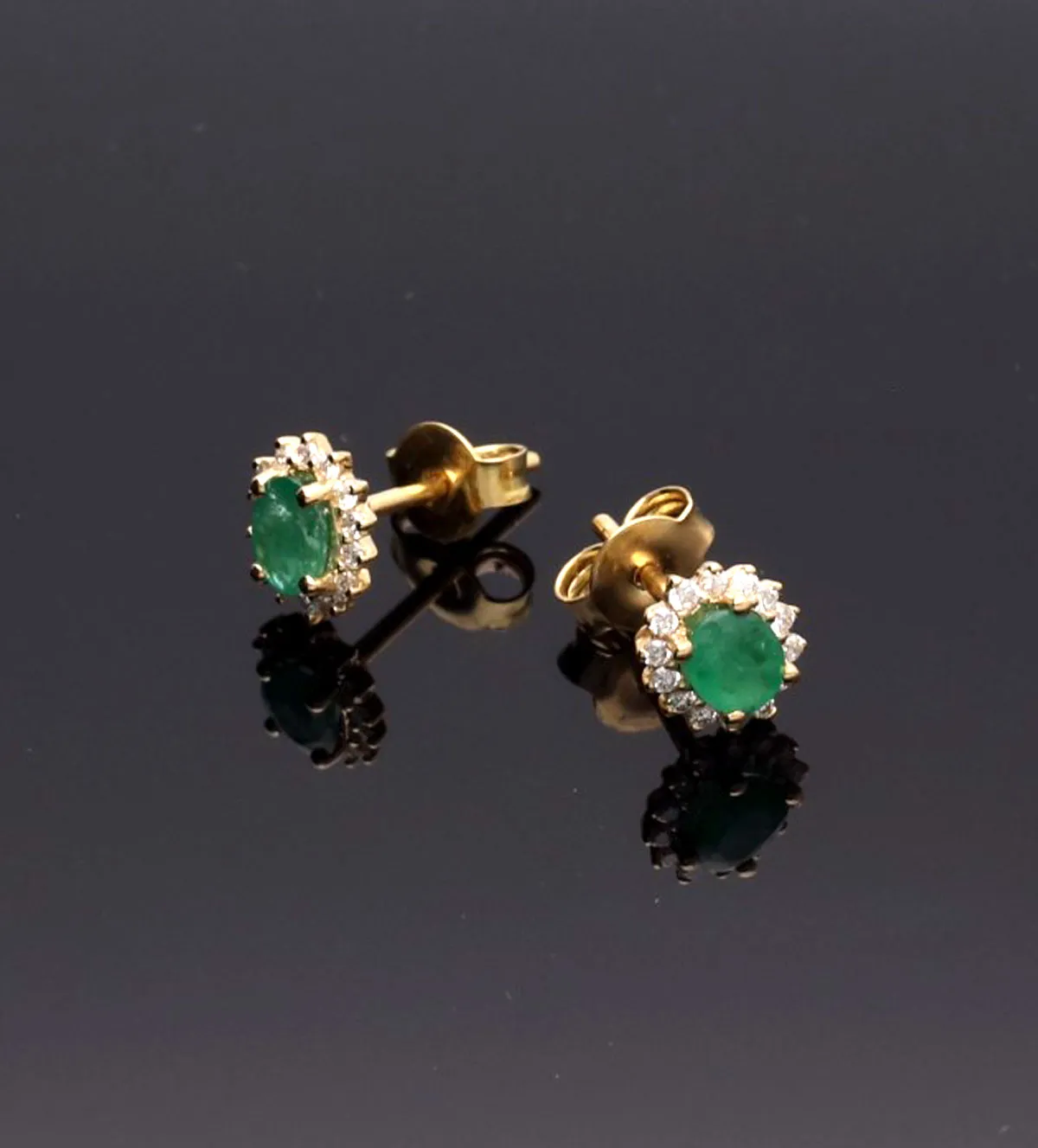 Pendientes de oro 18k con piedra preciosa orlada de brillantes 243_376-0055X pendientes de oro ley 18k con esmeralda y brillantes 243_376-00554_05